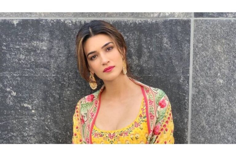 Kriti Sanon sneaks a glance of her dubbing for her upcoming film – Bachchan Pandey