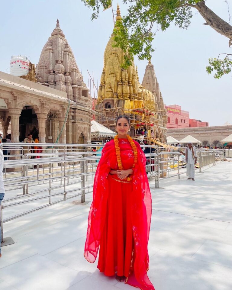 Esha Gupta set to visit Kashi Vishwanath Temple in Varanasi