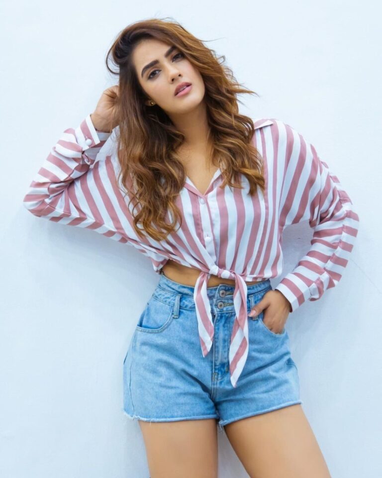 “Can’t wait for everyone to see what we have in store for them”, says actress Kavya Thapar on her new song Tenu Dil Vich Rakhan alongside Paras Arora